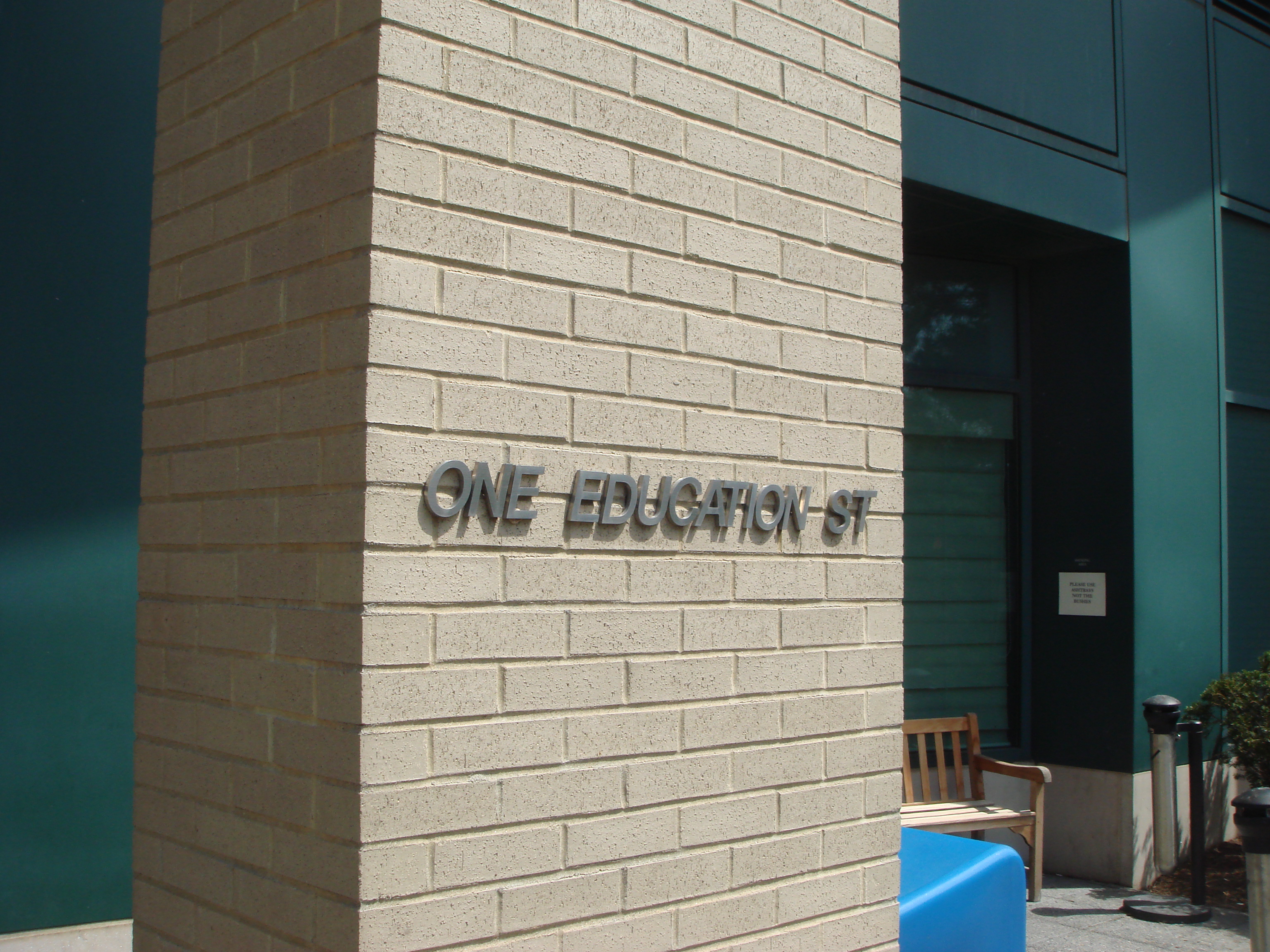 住所表示 One Education Street, Cambridge, MA